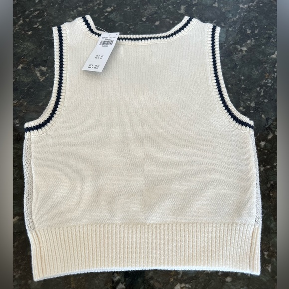 Hollister Patterned Crop Sweater Vest. Size XS. - Picture 5 of 7